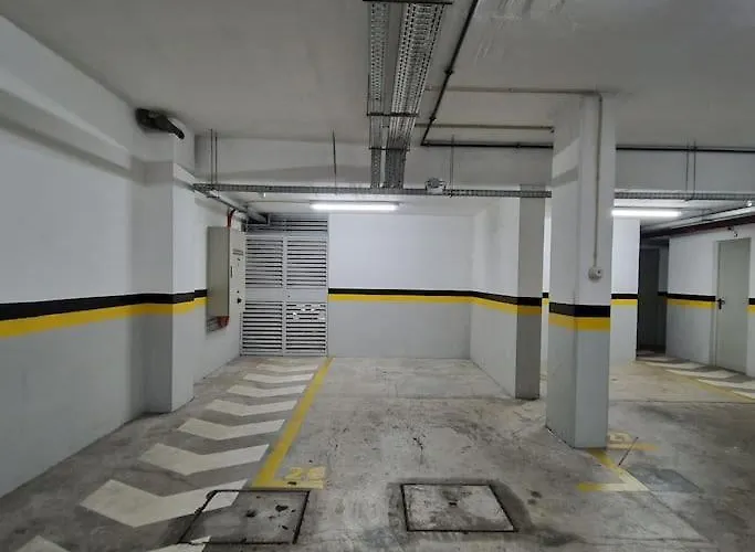 Upscale, Spacious & Peacefull 3-bedroom Διαμέρισμα