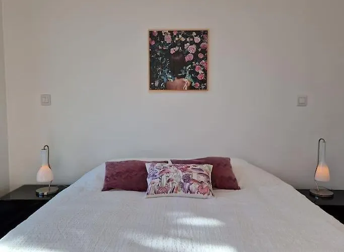 Upscale, Spacious & Peacefull 3-bedroom Φουνκάλ