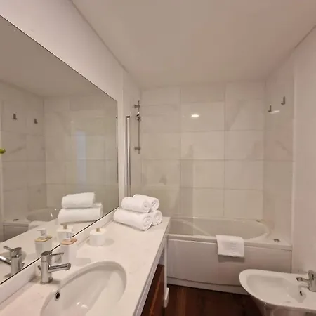 Upscale, Spacious & Peacefull 3-bedroom Lägenhet