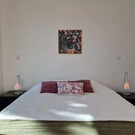 Upscale, Spacious & Peacefull 3-bedroom فونشال