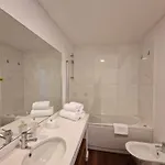 Upscale, Spacious & Peacefull 3-bedroom 아파트