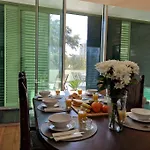 Upscale, Spacious & Peacefull 3-bedroom 푼샬